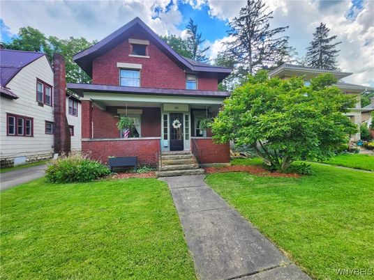 Exterior, Facade, Brick Facade, Queen Anne Victorian