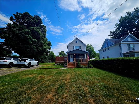 Backyard, Exterior, Facade, Queen Anne Victorian