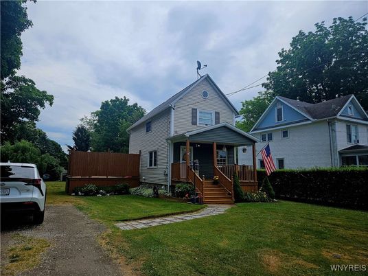 Backyard, Exterior, Facade, Queen Anne Victorian