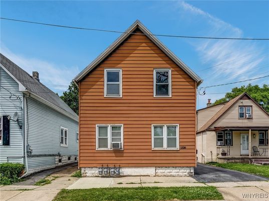 Exterior, Facade, Queen Anne Victorian