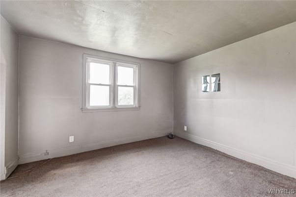 Empty room, Interior