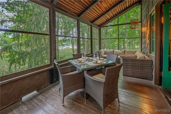 Dining room, Interior, Living room, Sun Room, Wooden Beams, Wooden Ceilings, Wood Texture Flooring