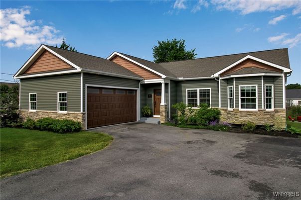 Attached, Exterior, Facade, Ranch