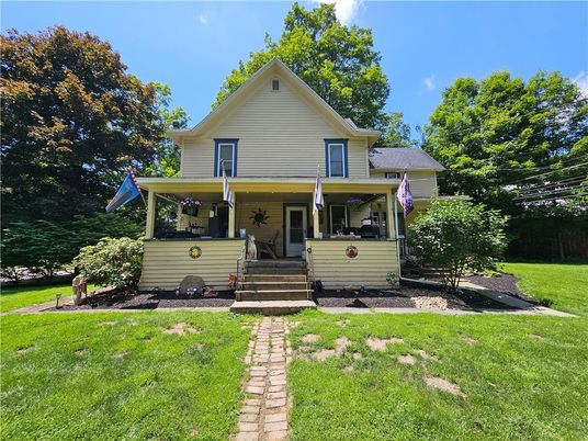 Backyard, Exterior, Facade, Queen Anne Victorian