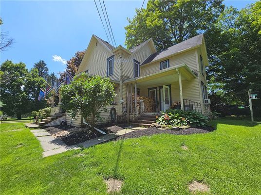 Backyard, Exterior, Facade, Queen Anne Victorian