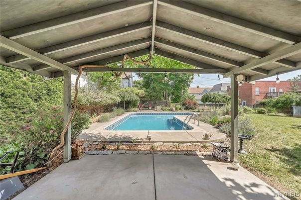 Exterior, Pool