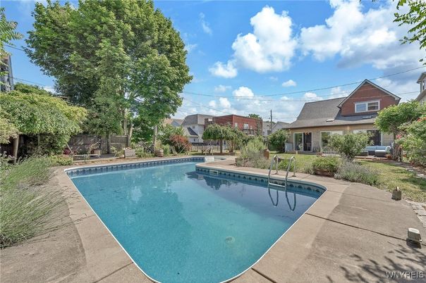 Exterior, Pool