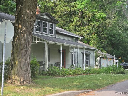 Exterior, Facade, American Foursquare
