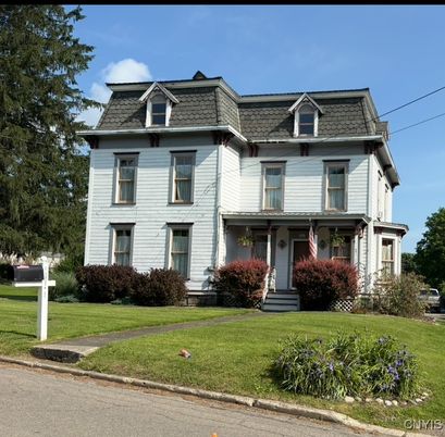 Exterior, Facade, Queen Anne Victorian