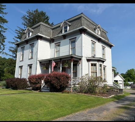 Exterior, Facade, Queen Anne Victorian