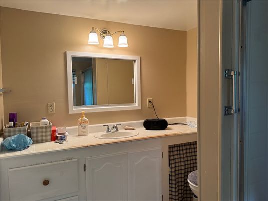 Bathroom, Interior, Tile Countertops