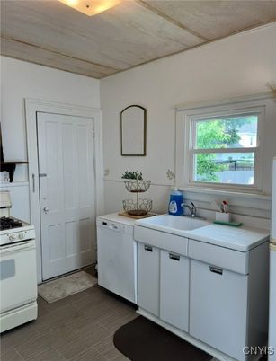 Interior, Washer, Wooden Ceilings