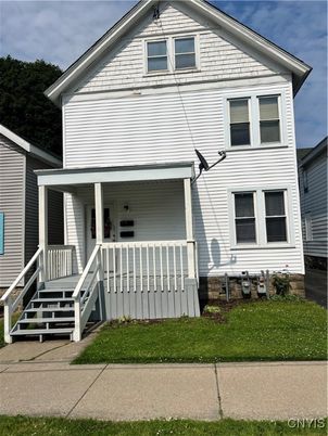 Exterior, Facade, Queen Anne Victorian