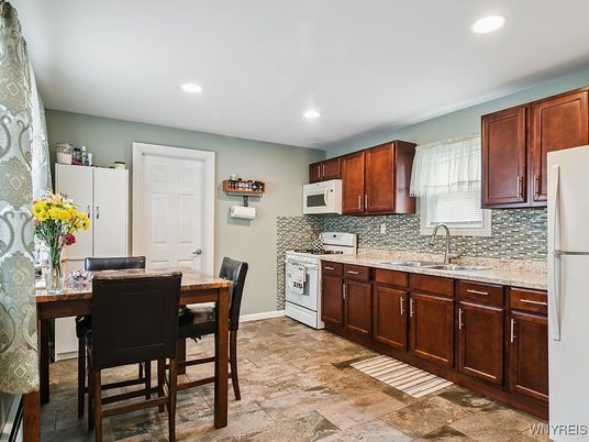 Dining room, Interior, Kitchen, Recessed Lighting