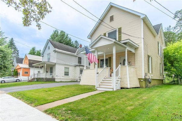 Backyard, Exterior, Facade, Queen Anne Victorian