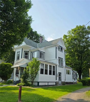 Backyard, Exterior, Facade, Queen Anne Victorian