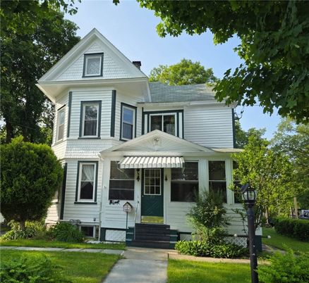 Exterior, Facade, Queen Anne Victorian