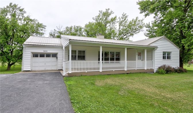 Attached, Exterior, Facade, Ranch