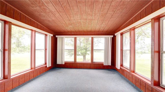 Empty room, Interior, Sun Room, Wooden Ceilings