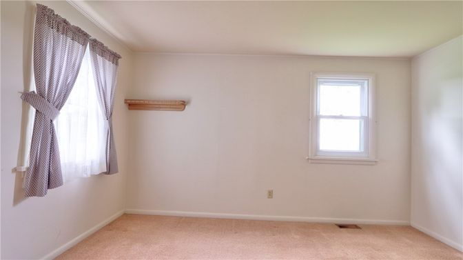 Empty room, Interior