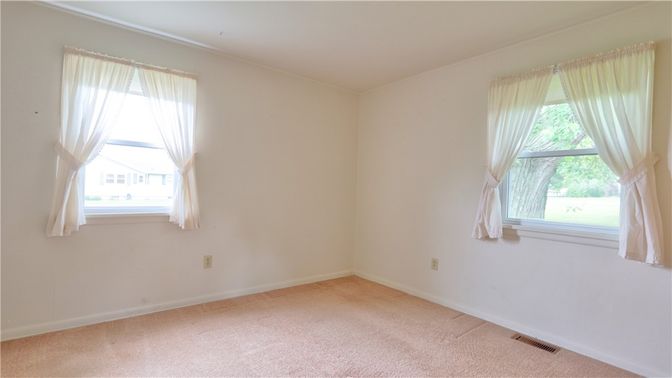 Empty room, Interior