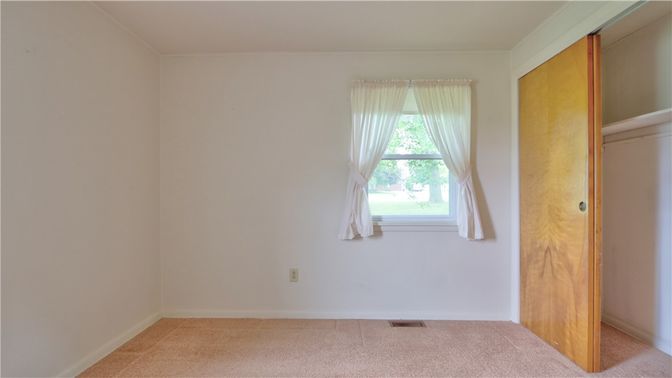 Empty room, Interior