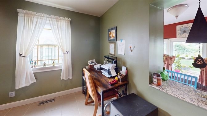Home Office, Interior