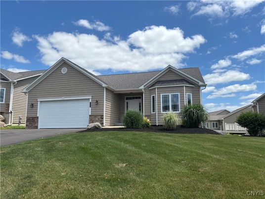 Attached, Exterior, Facade, Ranch