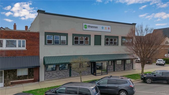 Exterior, Facade, Brick Facade, Rowhouse