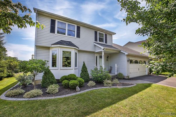Attached, Exterior, Facade, Farmhouse