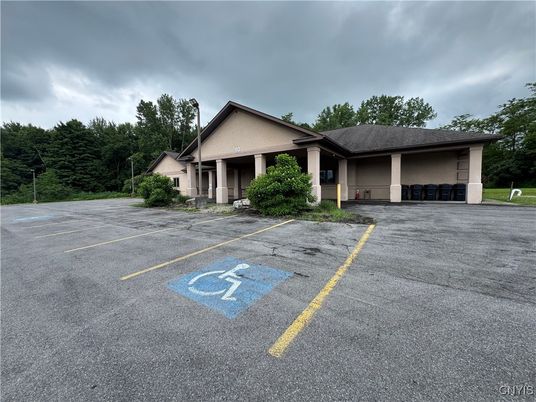 Attached, Exterior, Facade, Ranch