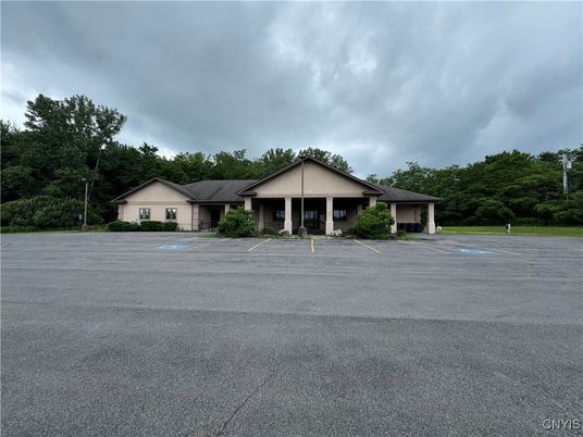 Backyard, Exterior, Facade, Ranch