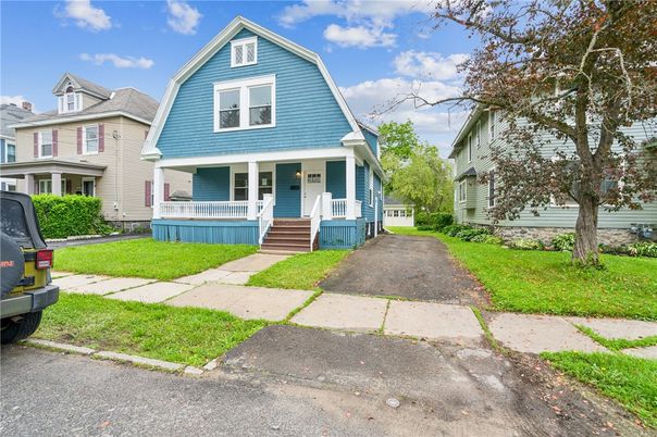 Backyard, Exterior, Facade, Queen Anne Victorian