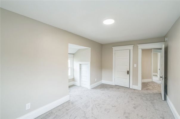 Empty room, Interior