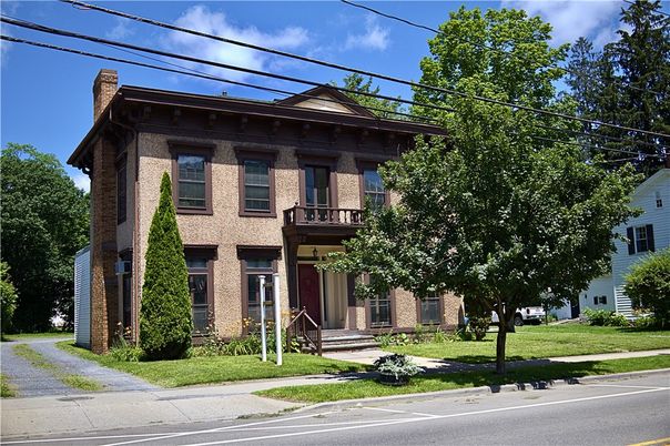Exterior, Facade, Brick Facade, Georgian