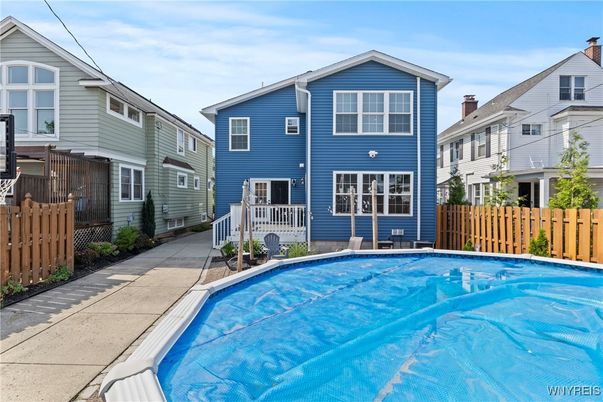 Exterior, Pool