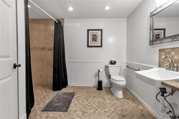 Bathroom, Interior, Recessed Lighting