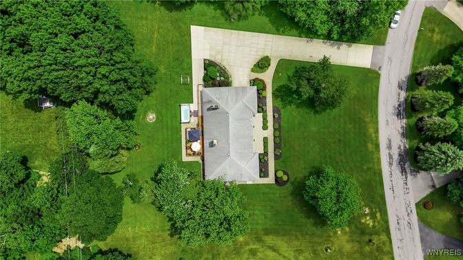 Exterior, Drone