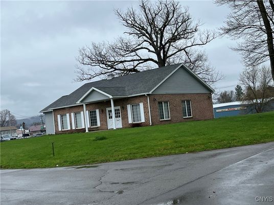 Exterior, Facade, Brick Facade, Ranch
