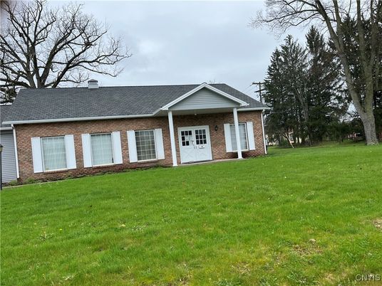 Backyard, Exterior, Facade, Brick Facade, Ranch