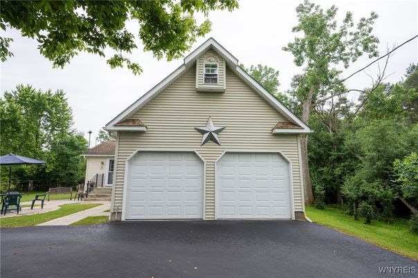 Detached Garage, Exterior