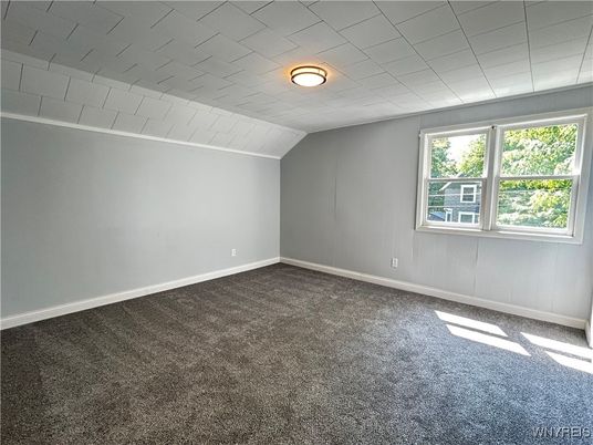 Empty room, Interior
