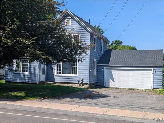 Attached, Exterior, Facade, Cape Cod