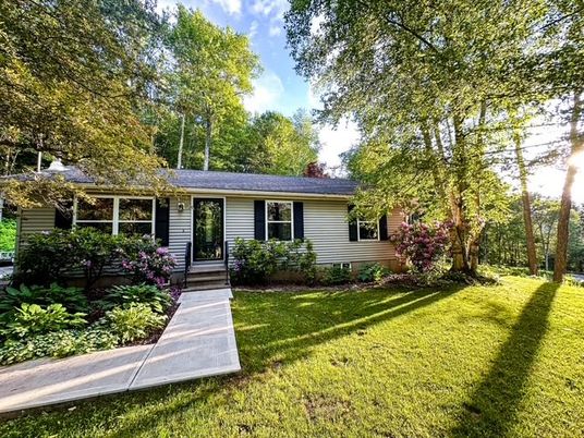 Backyard, Exterior, Facade, Cape Cod