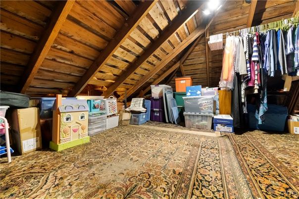 Empty room, Interior, Wooden Beams, Wooden Ceilings