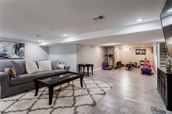 Fitness Equipment, Interior, Living room, Recessed Lighting, Wood Texture Flooring