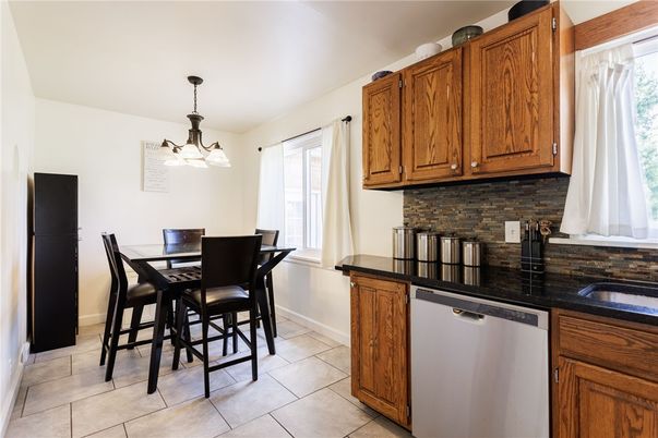 Chandelier, Dining room, Interior, Kitchen