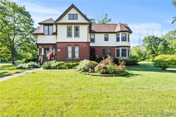 Exterior, Facade, Brick Facade, Queen Anne Victorian
