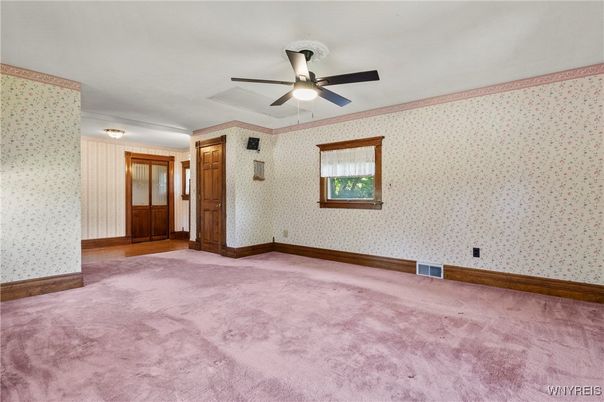 Empty room, Interior