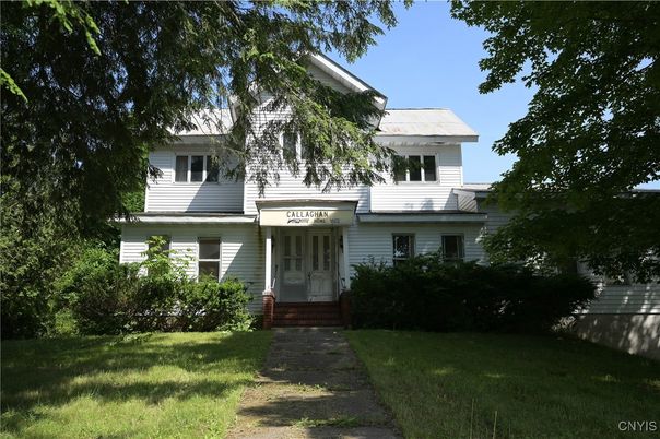 Exterior, Facade, American Foursquare